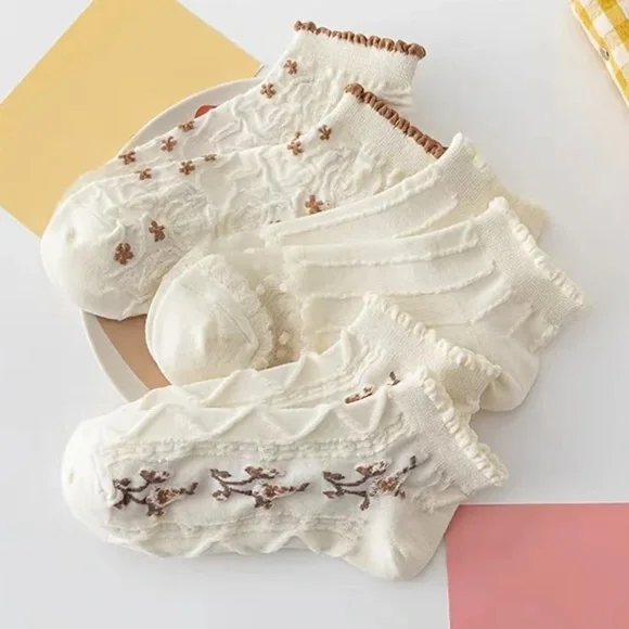 Women’s Floral Lace White Socks 5 Pairs - Picture 2 of 10